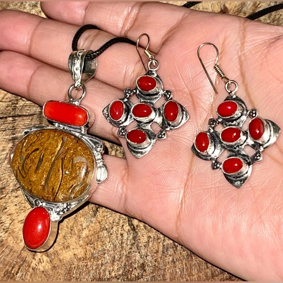 Red Coral & Mariam Calligraphy Stone Pendant & Earrings Set - Picture 1 of 10